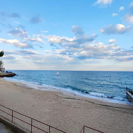 подвійний з терасою біля моря совіньон Holiday home Odesa