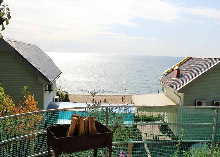 подвійний з терасою біля моря совіньон Holiday home Odesa