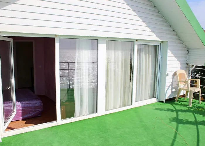 подвійний з терасою біля моря совіньон Holiday home *